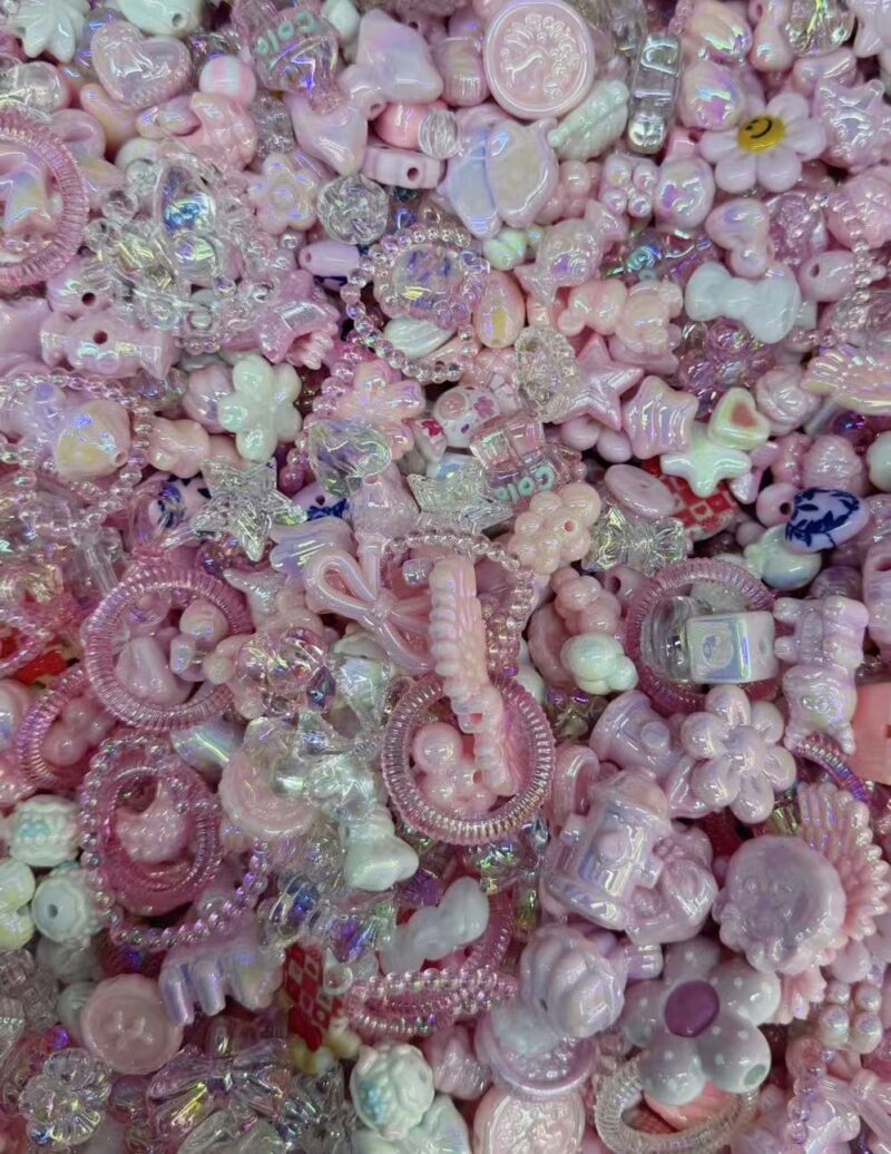 500g Irregular acrylic beads in a large mixture
