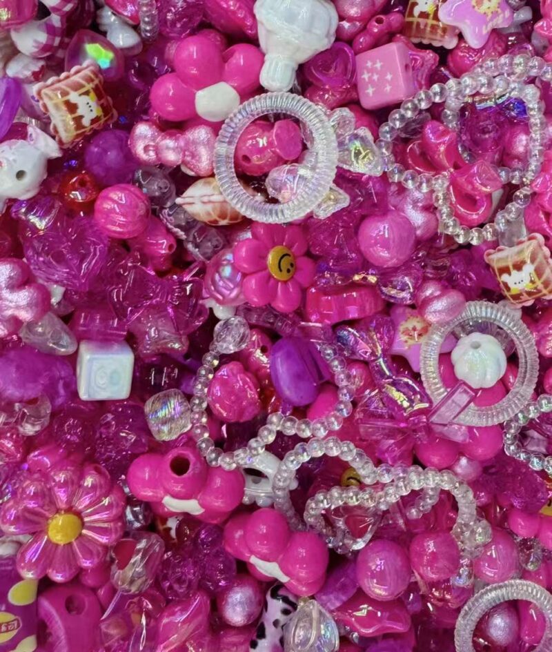 500g Irregular acrylic beads in a large mixture