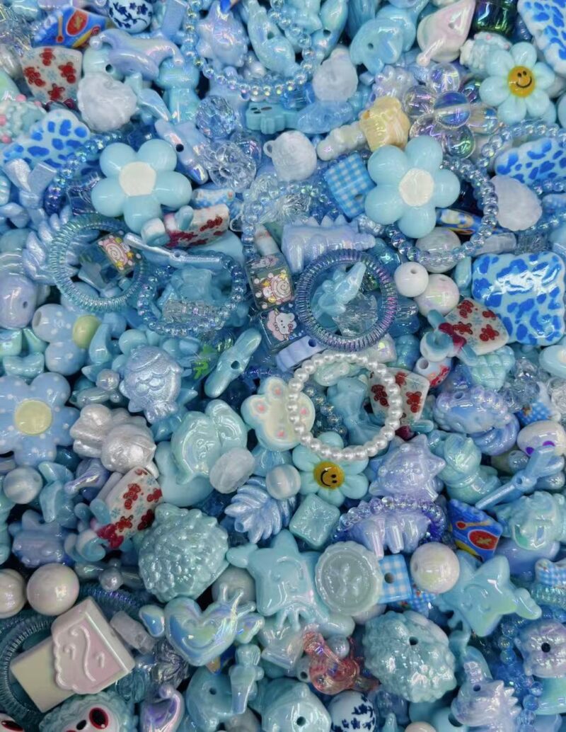 500g Irregular acrylic beads in a large mixture