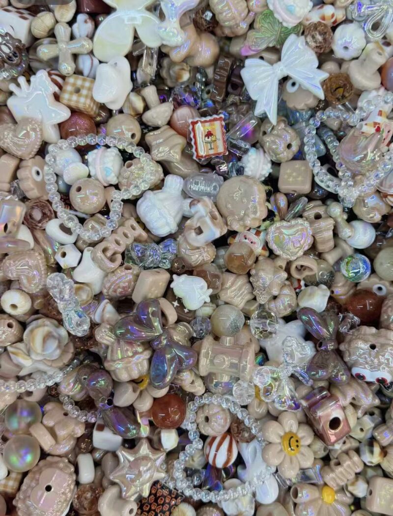 500g Irregular acrylic beads in a large mixture