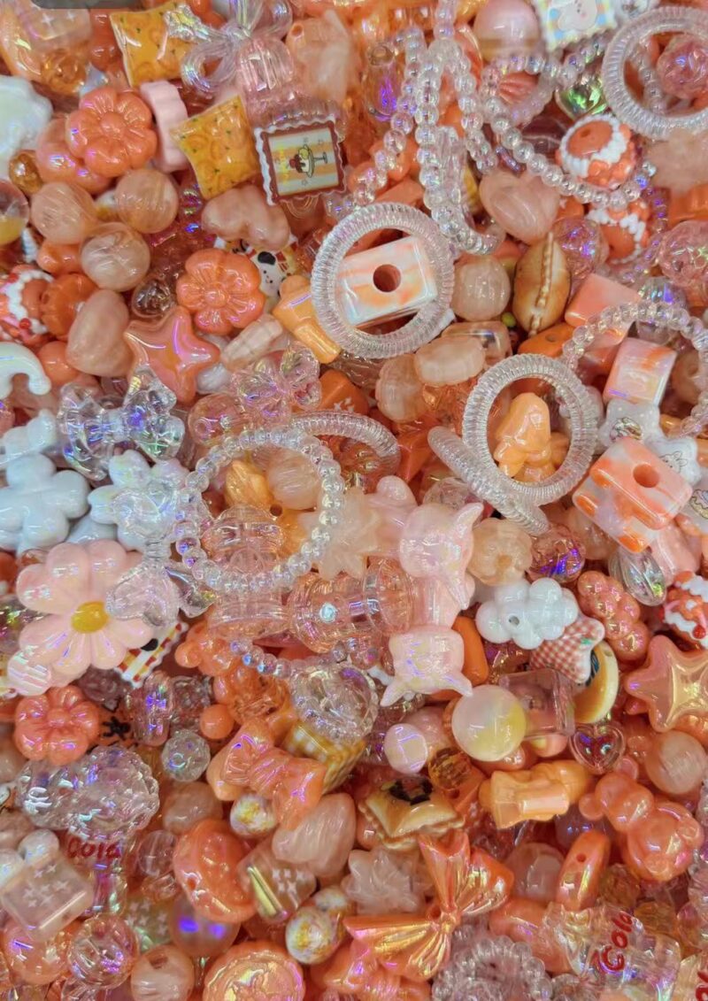 500g Irregular acrylic beads in a large mixture